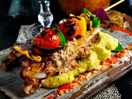 Anticuchos de chuleta vetada con tomates cherry