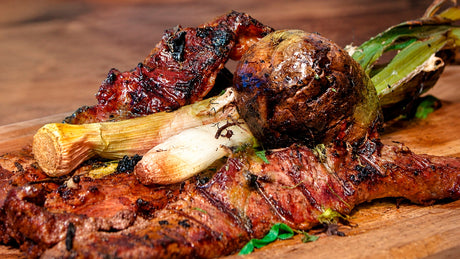 Arrachera con puerros y papas en cacho cabra y miel