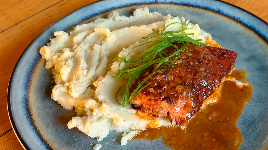 Costillitas picantes con puré de coliflor