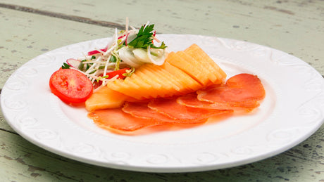 Lomo Kassler con melón y verduras