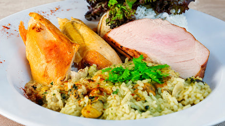 Lomo de centro y pollo con arroz con choritos
