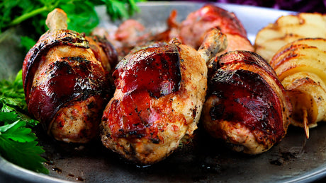 Longanizas caseras con pinchos de papas y tostadas