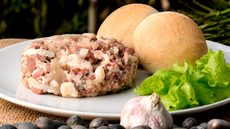 Queso de cabeza con pan amasado