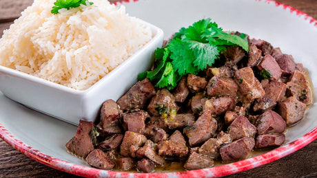 Riñones a la cerveza con arroz blanco y perejil