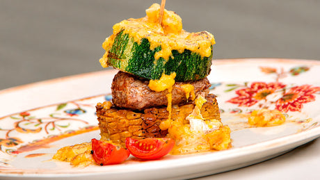 Solomillo de cerdo en salsa con choclo y zapallo grillado