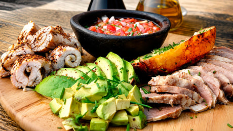 Tabla con malaya, lengua y pebre